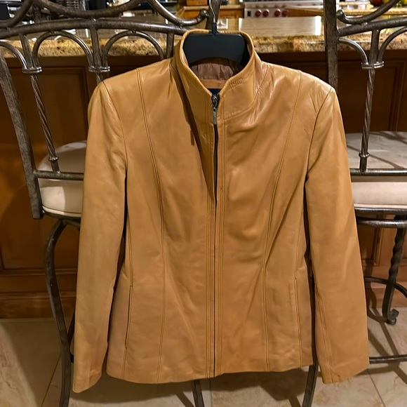 EXCELLENT USED CONDITION COLE HAAN GENUINE LAMBSKIN JACKET. SIZE M. LIKE BUTTER. - Picture 1 of 7